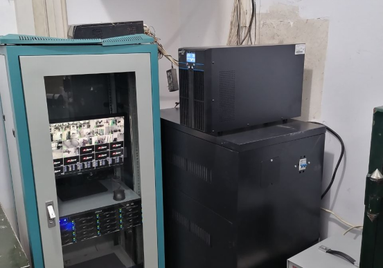 力锐斯UPS和蓄电池-忻州市农商行项目