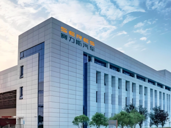 稳定电力守护门店数字化运营｜力锐斯落地重庆金科天宸赛力斯 4S 店 UPS 项目